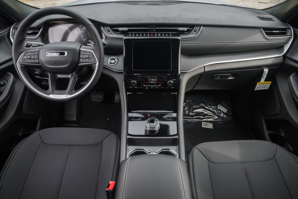 New 2025 Jeep Grand Cherokee Laredo X w/ Luxury Tech Group I image 19