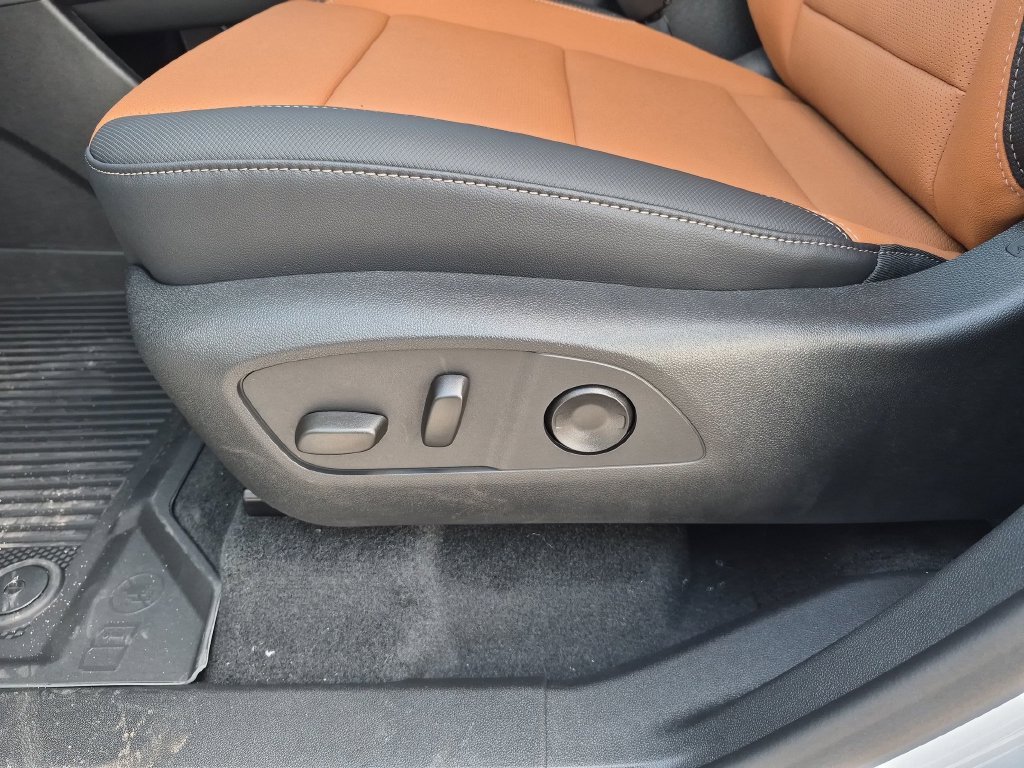 New 2027 Chevrolet Traverse Z71 w/ Driver Confidence Package AWD/4WD image 19