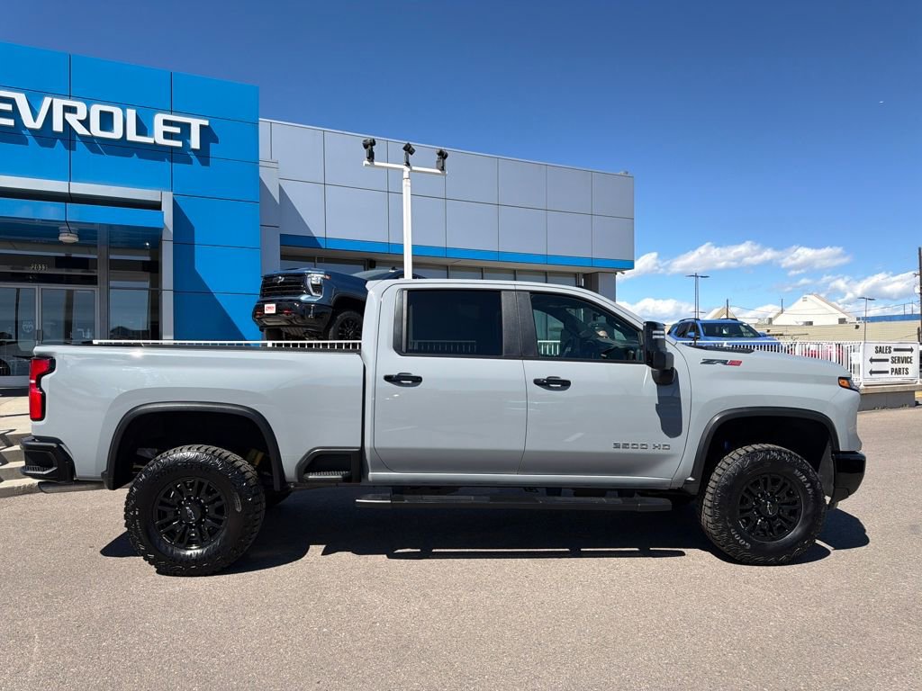 Used 2025 Chevrolet Silverado 2500 ZR2 w/ Technology Package image 6