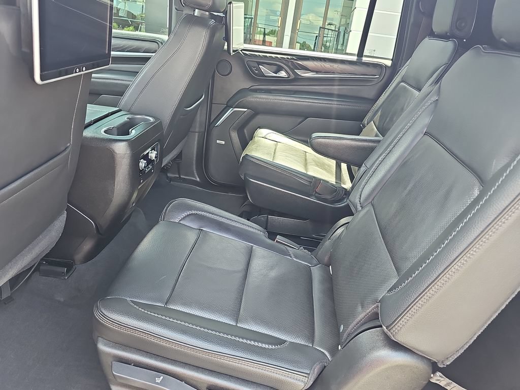 Used 2021 GMC Yukon XL Denali w/ Denali Premium Package AWD/4WD image 30