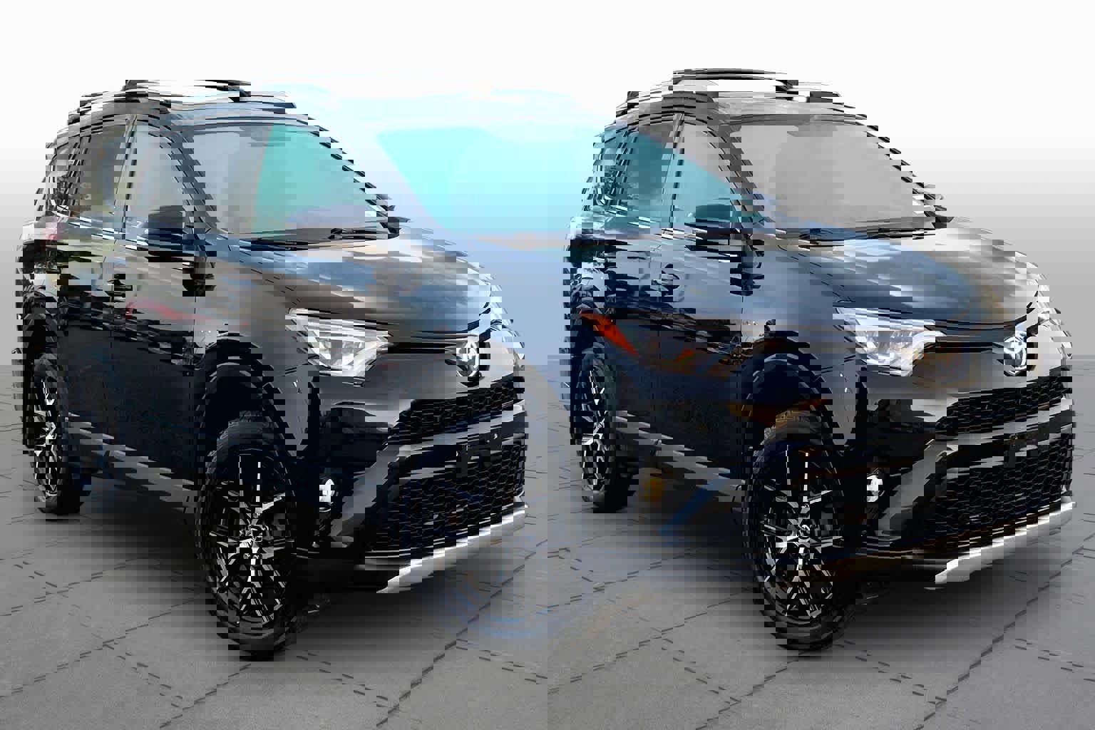 Used 2016 Toyota RAV4 SE AWD/4WD image 3