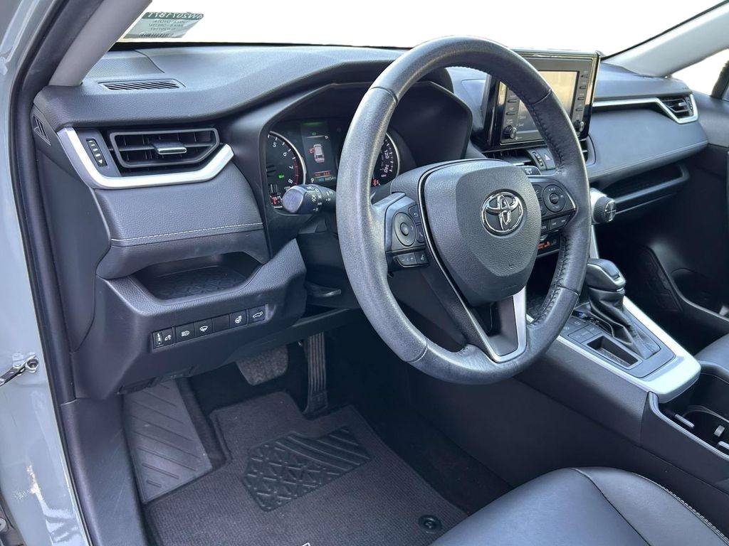 Used 2022 Toyota RAV4 XLE Premium FWD image 9
