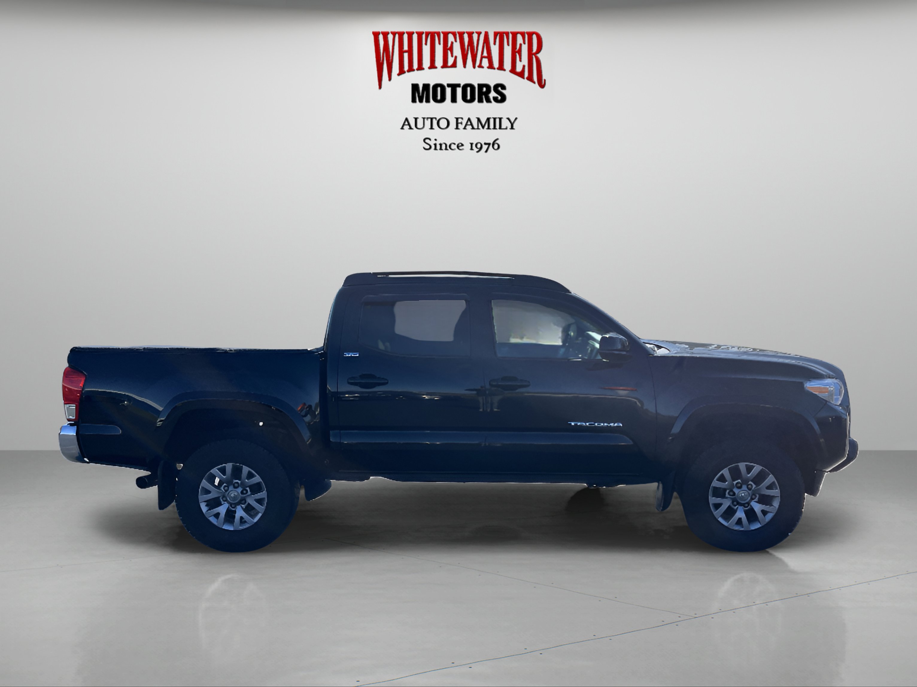 Used 2016 Toyota Tacoma SR5 w/ SR5 Appearance Package (SN) image 6