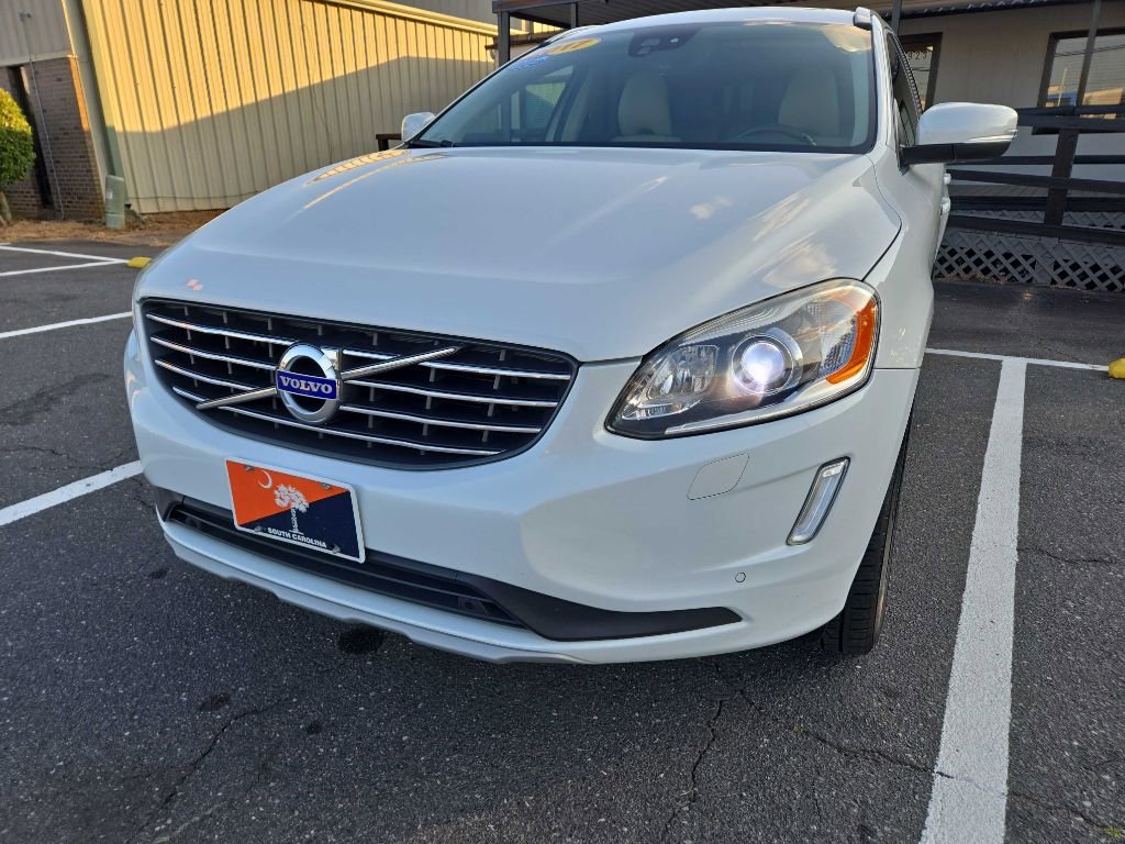 Used 2017 Volvo XC60 T6 Inscription w/ Climate Package image 32