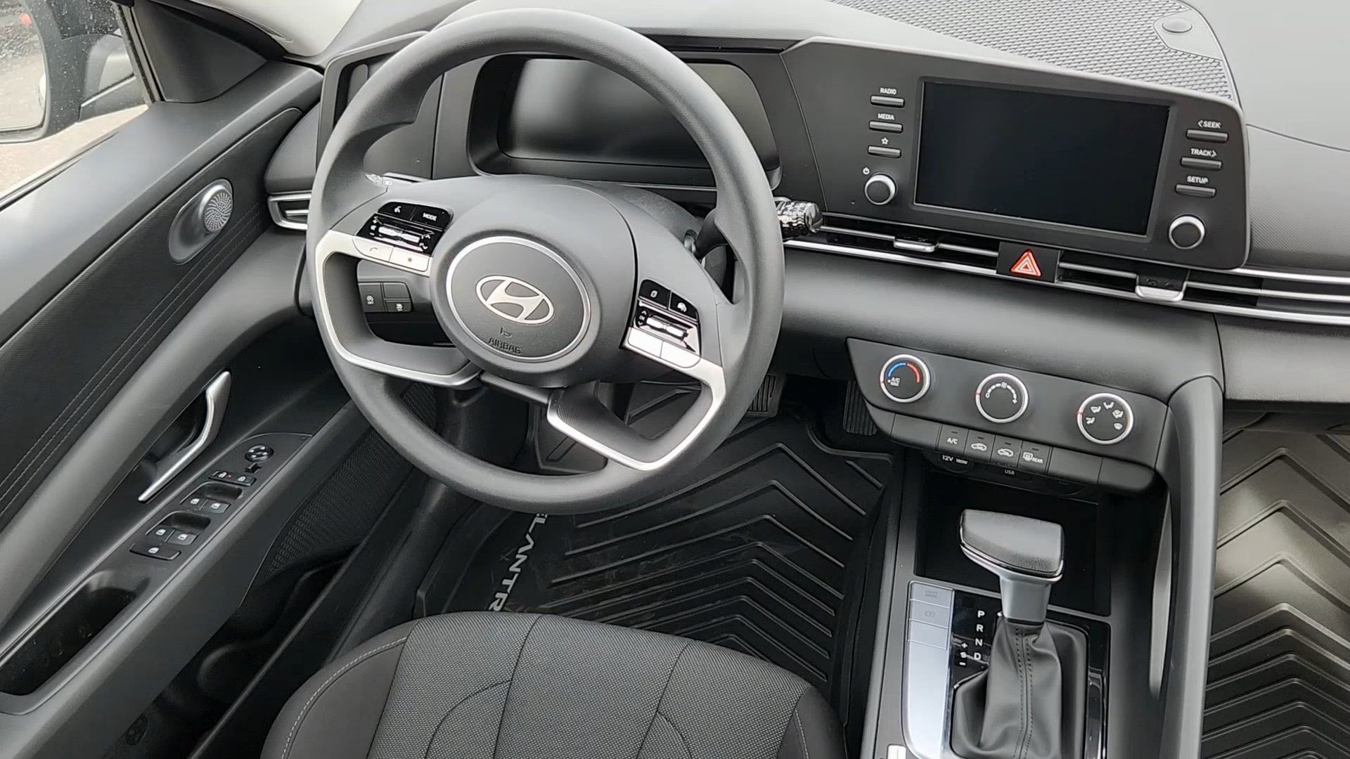 New 2026 Hyundai Elantra SE image 5