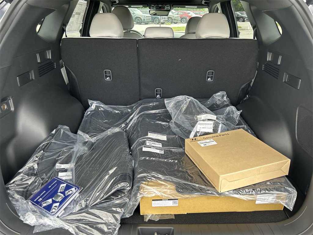 New 2025 Hyundai Tucson Limited image 17