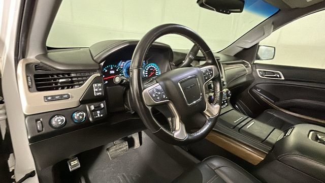 Used 2019 GMC Yukon XL Denali w/ Denali Ultimate Package AWD/4WD image 13