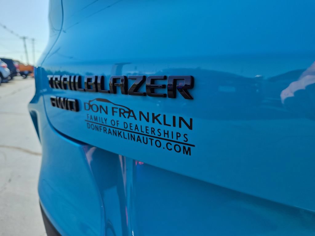 Used 2021 Chevrolet TrailBlazer RS w/ Sun and Liftgate Package AWD/4WD image 28
