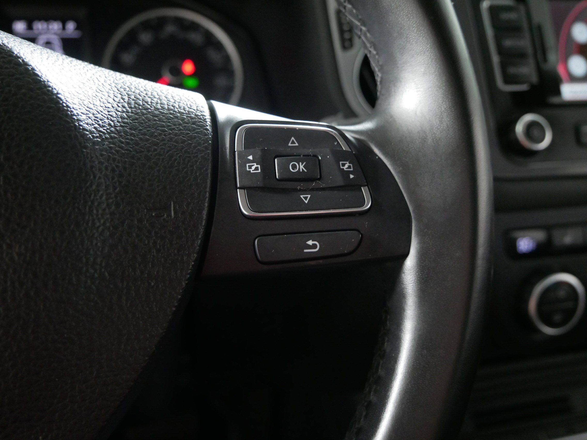 Used 2014 Volkswagen Tiguan SEL AWD/4WD image 29