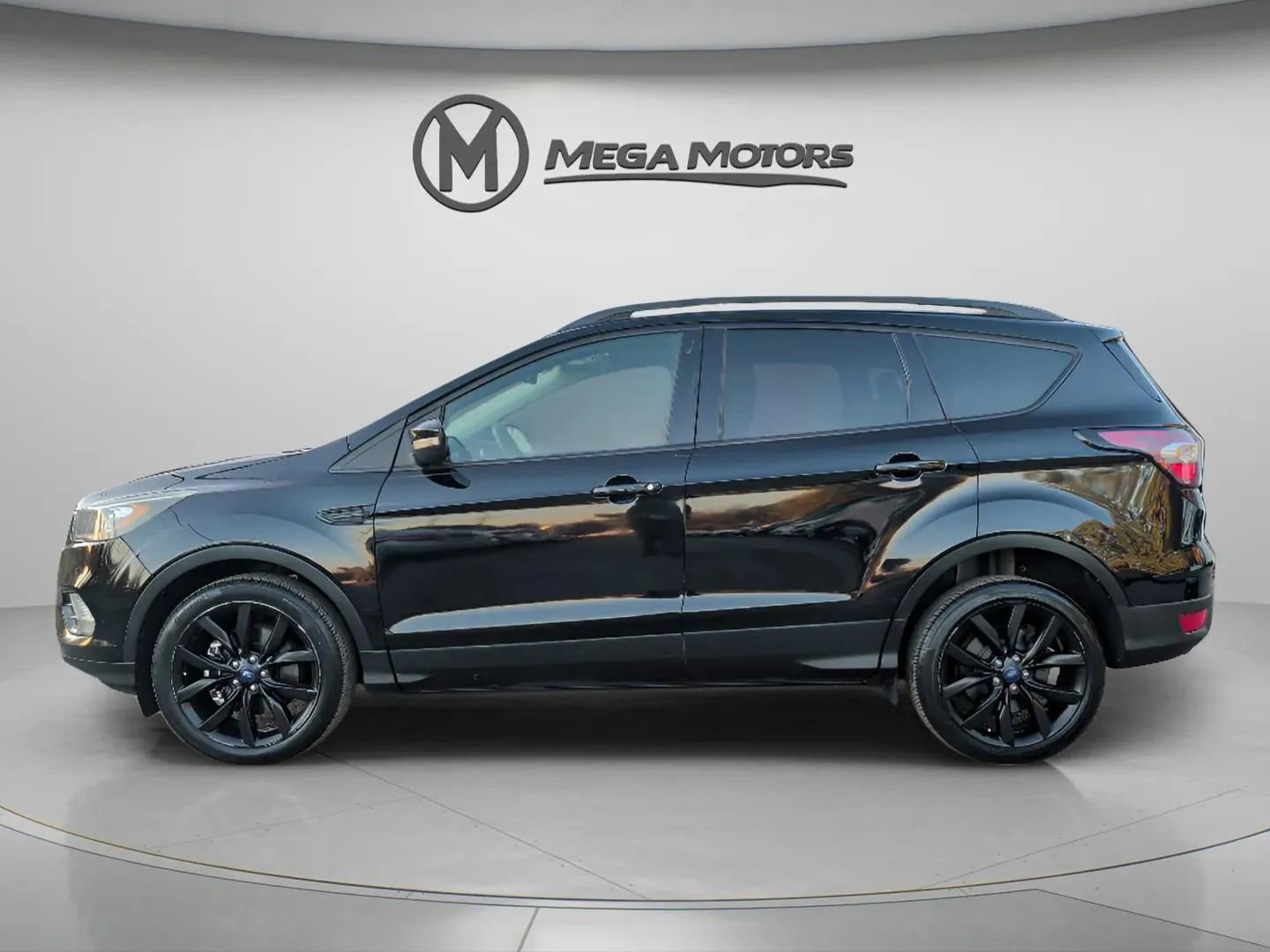 Used 2017 Ford Escape Titanium image 3