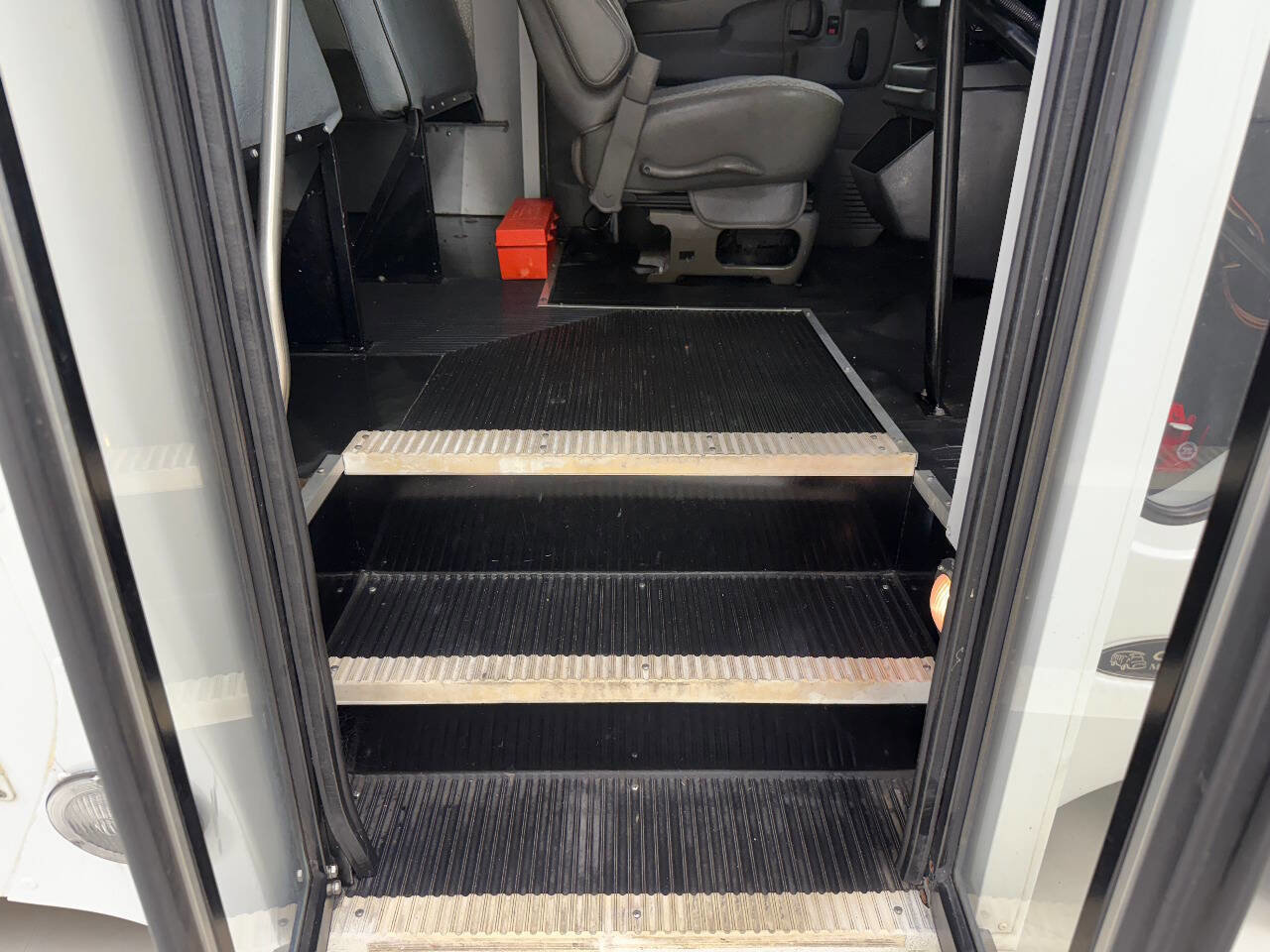 Used 2004 Chevrolet Express 3500 3500 2dr Commercial/Cutaway/Ch w/ School Bus Package image 33