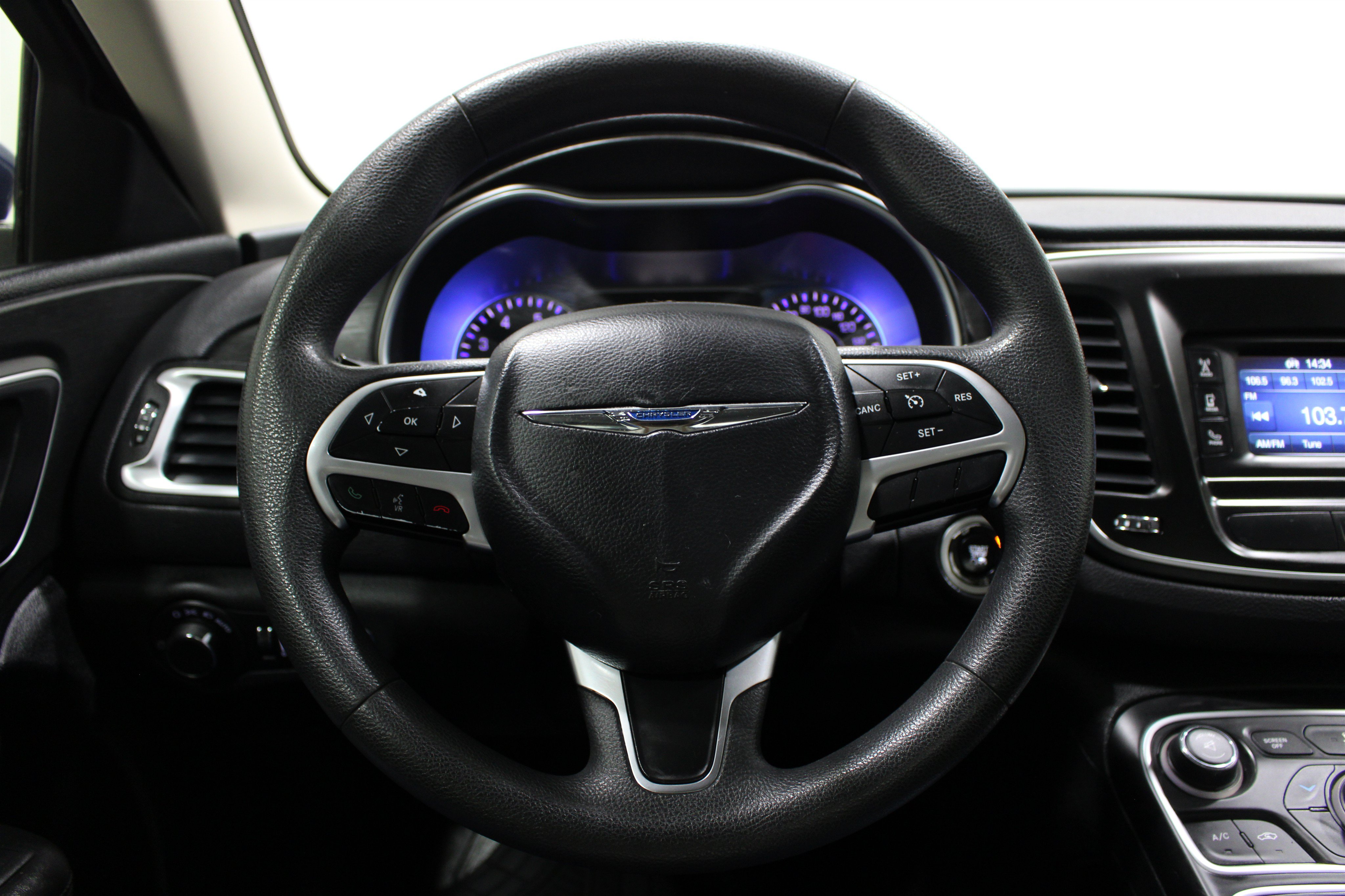 Used 2015 Chrysler 200 Limited FWD image 10