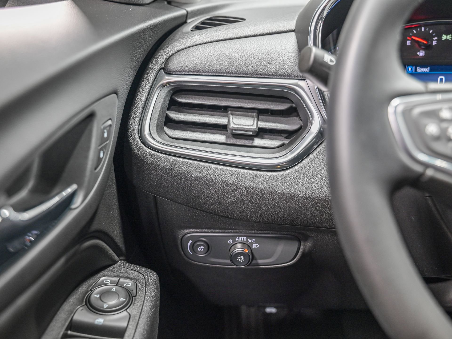 Used 2023 Chevrolet Equinox LT AWD/4WD image 18