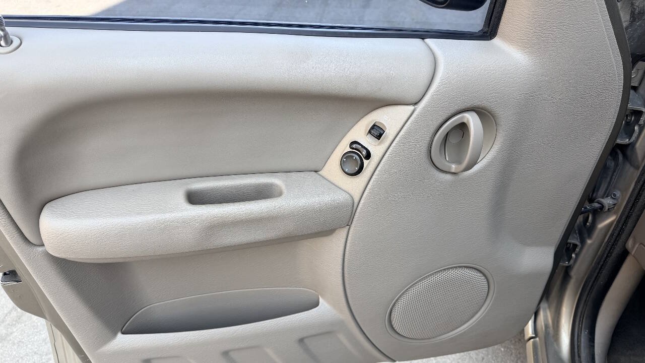 Used 2004 Jeep Liberty Sport w/ PWR Convenience Group AWD/4WD image 11
