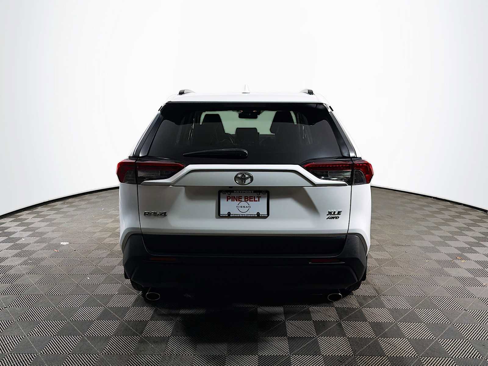 Used 2020 Toyota RAV4 XLE Premium image 5