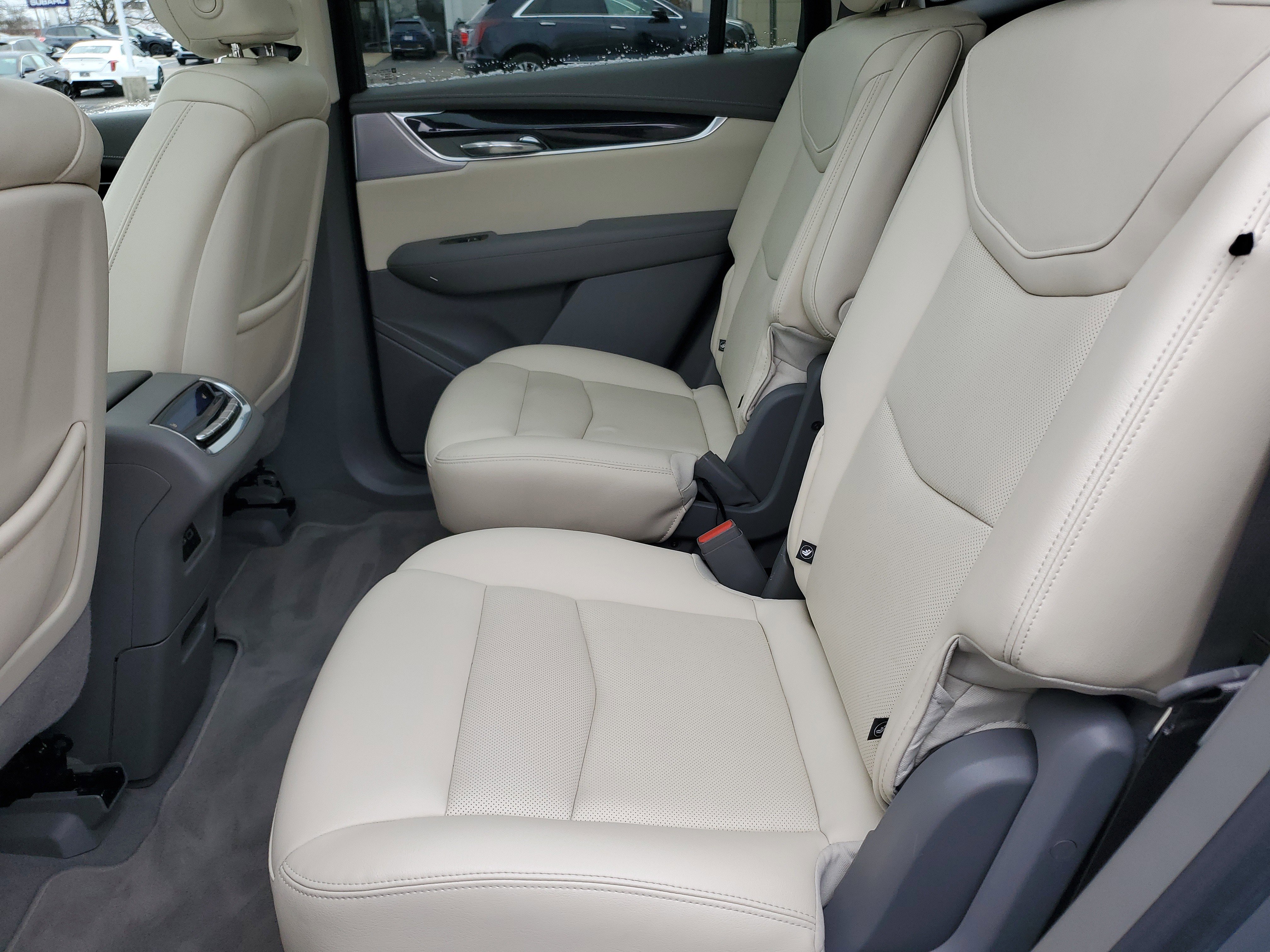 Used 2023 Cadillac XT6 Premium Luxury image 10