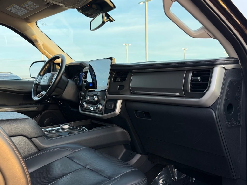Used 2024 Ford Expedition Max XLT image 23