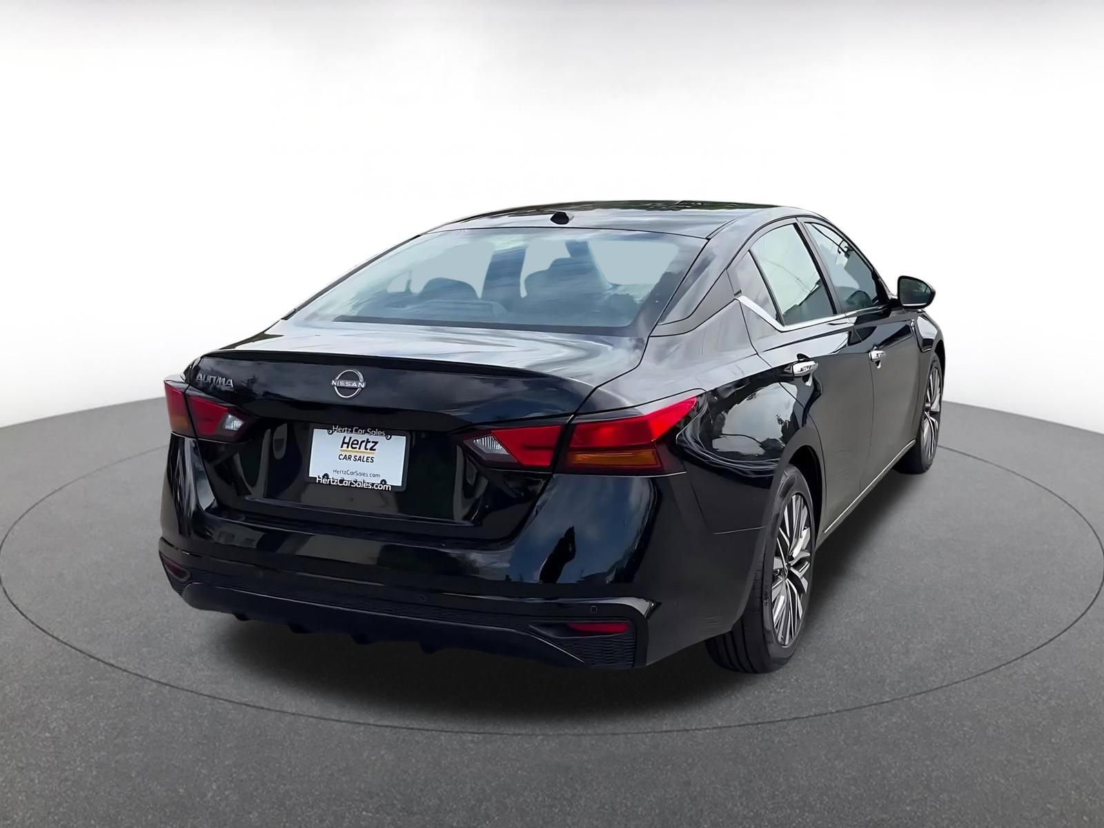 Used 2025 Nissan Altima 2.5 SV FWD image 14