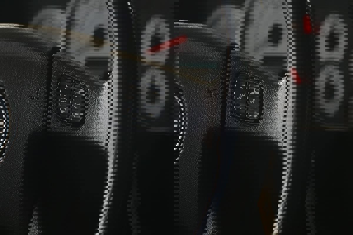 Used 2004 HUMMER H2 w/ Preferred Equipment Group image 23