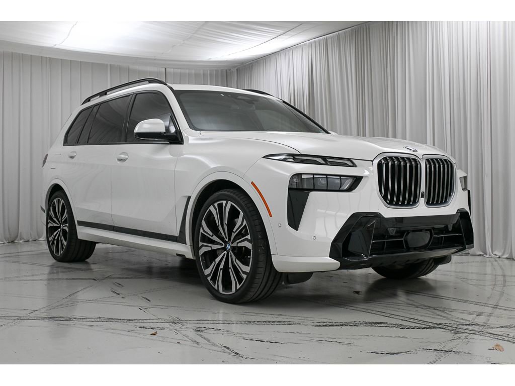 Used 2025 BMW X7 xDrive40i w/ Executive Package image 2