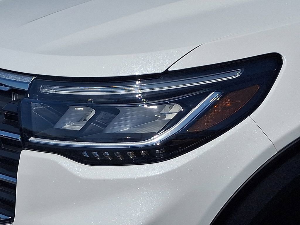 Used 2025 Ford Explorer Active w/ Active Comfort Package AWD/4WD image 9