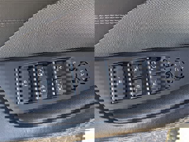 Used 2022 BMW M850i xDrive Convertible w/ Driving Assistance Package image 35