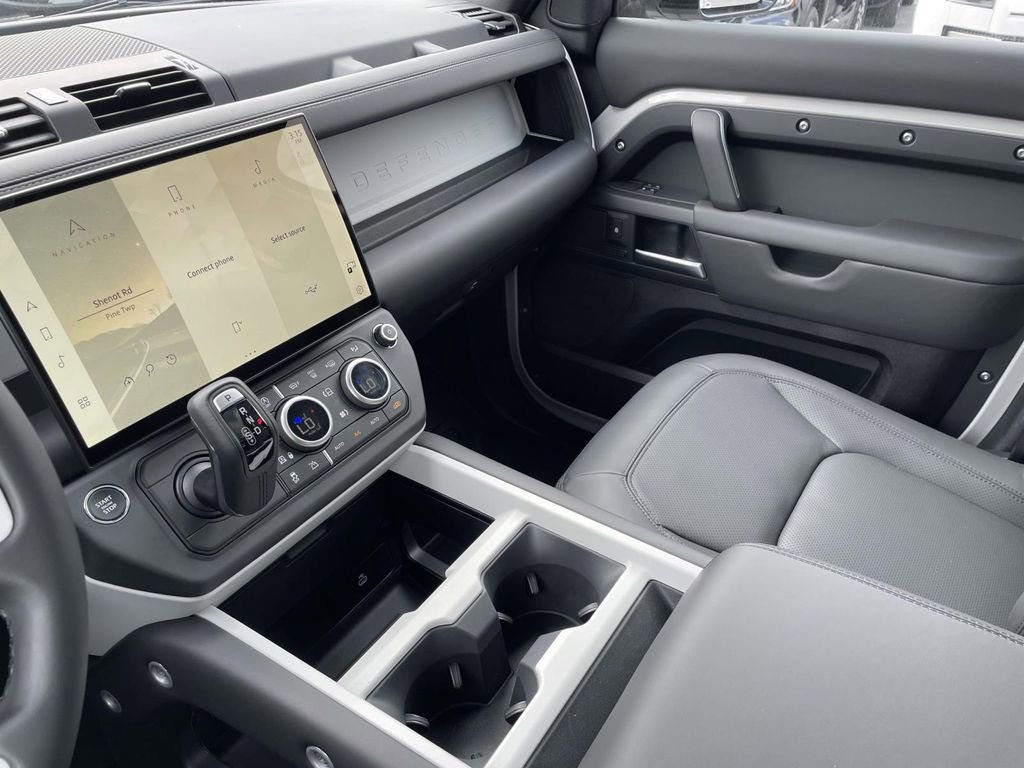 New 2026 Land Rover Defender 130 X-Dynamic SE AWD/4WD image 31