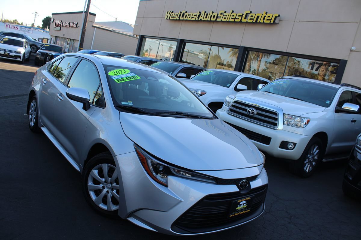 Used 2023 Toyota Corolla LE w/ Carpet Mat Package (TMS) FWD image 33