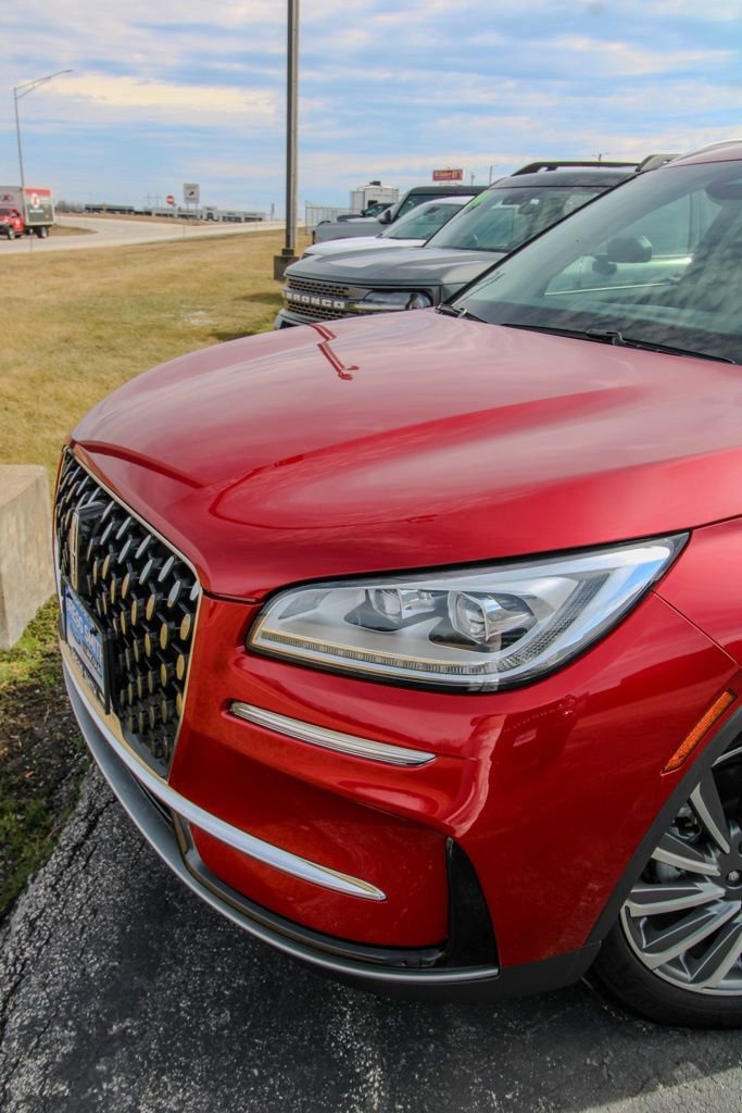 Used 2023 Lincoln Corsair Reserve AWD/4WD image 7