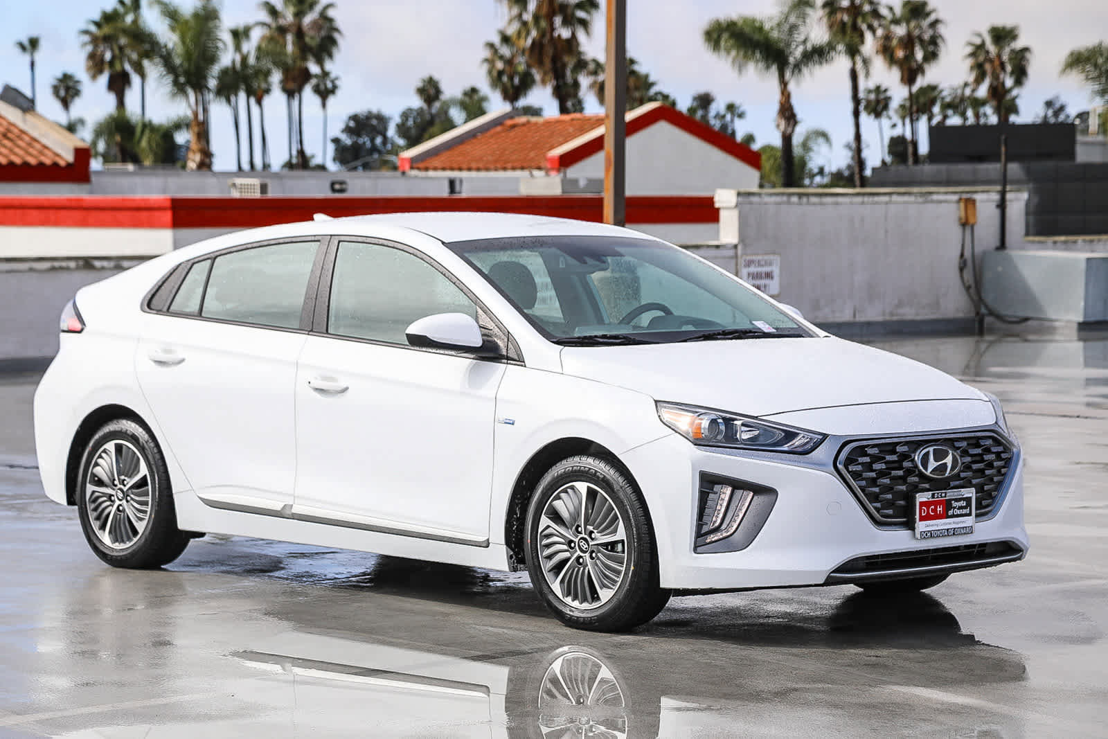 Used 2020 Hyundai Ioniq SE image 4