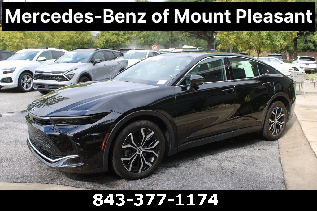 Used 2023 Toyota Crown Limited image 12