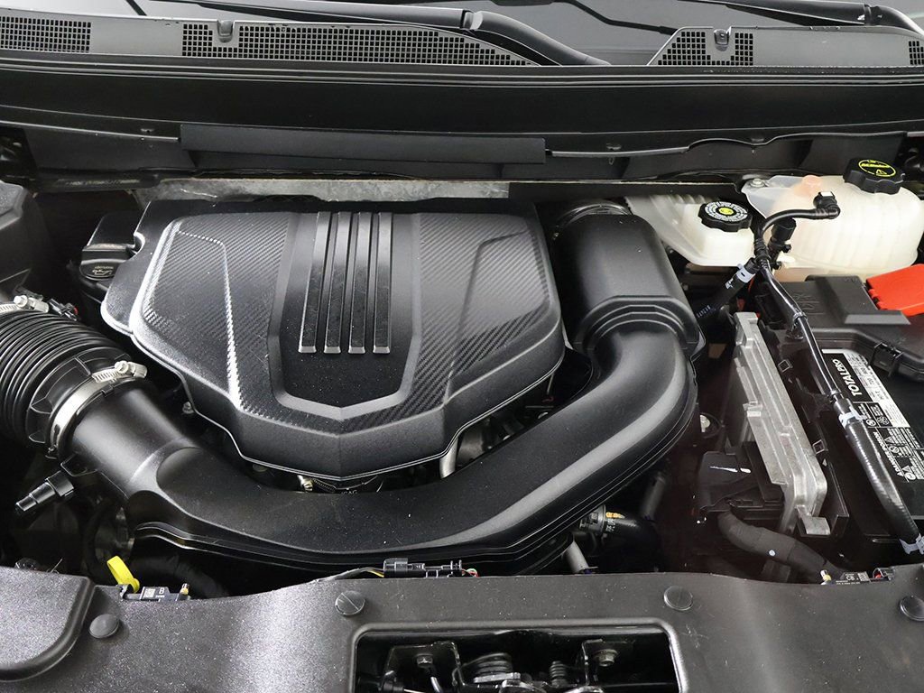 Used 2025 Chevrolet Traverse High Country w/ LPO, Cargo Package image 23