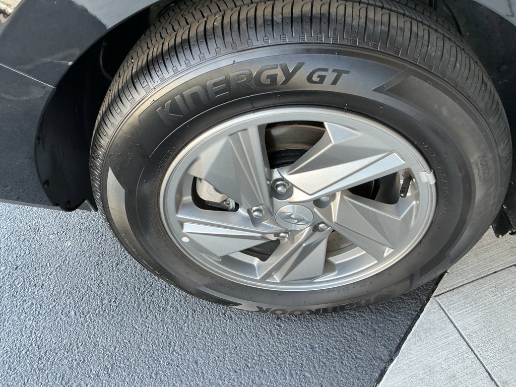 Certified 2025 Hyundai Elantra SE image 5