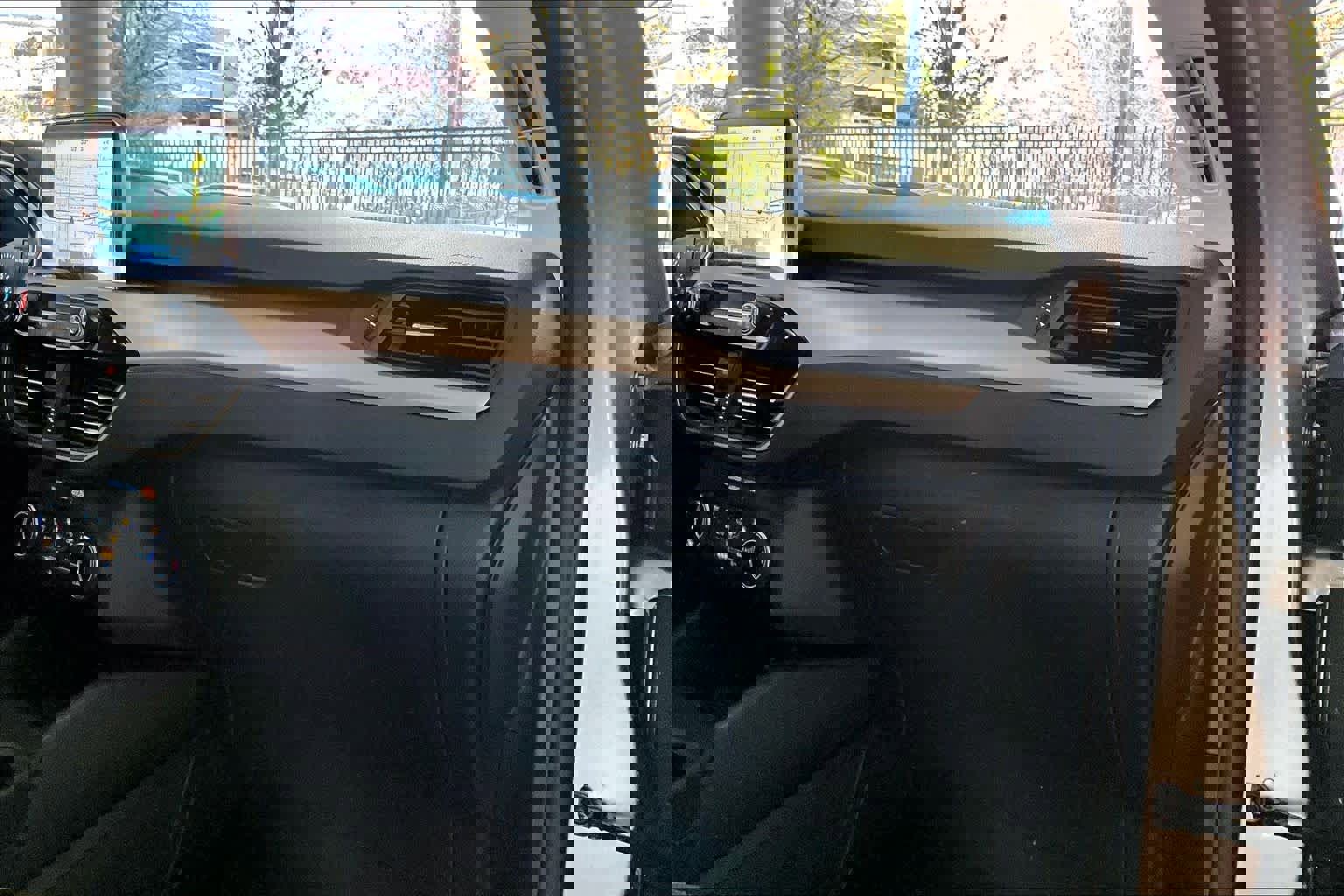 Used 2022 Ford Escape SE w/ SE Sport Appearance Package image 18