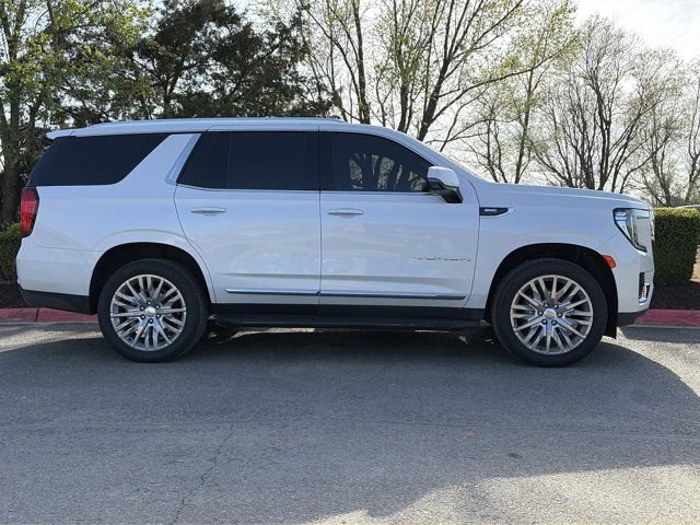 Used 2023 GMC Yukon SLT w/ SLT Premium Package image 2