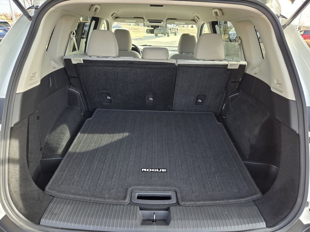 Used 2023 Nissan Rogue SV image 9