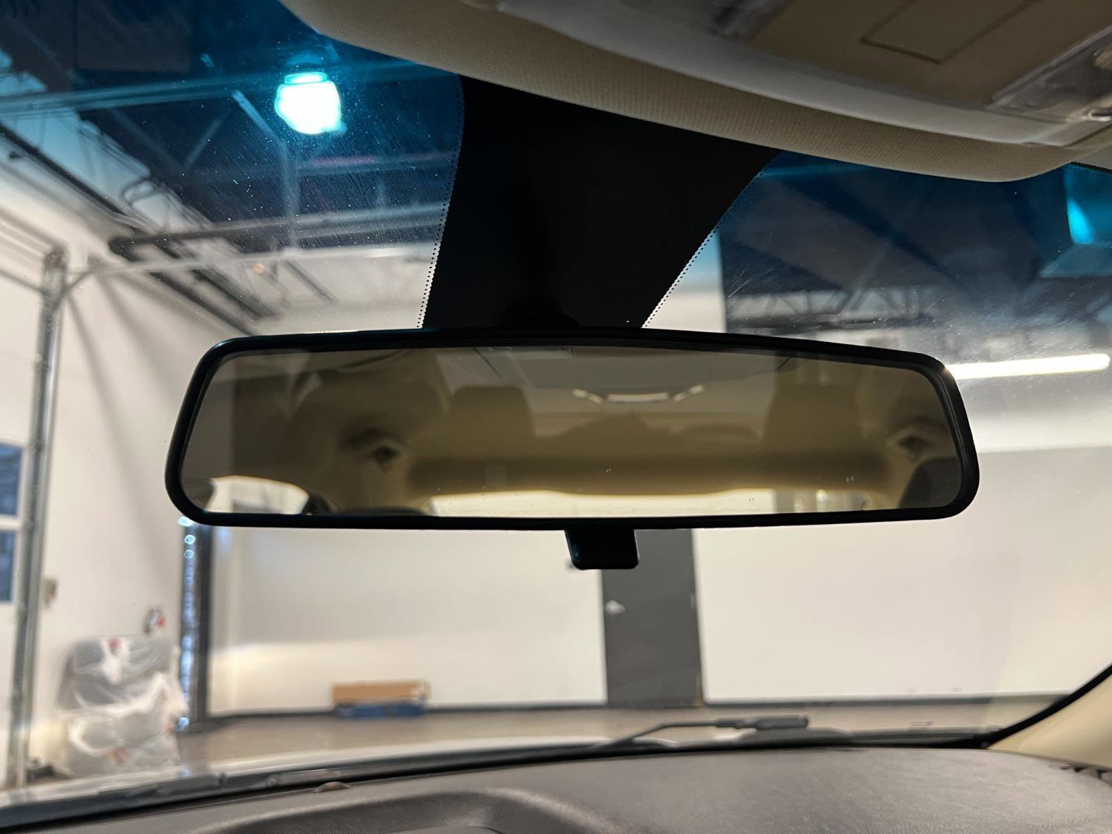 Used 2015 Ford Taurus SE image 23