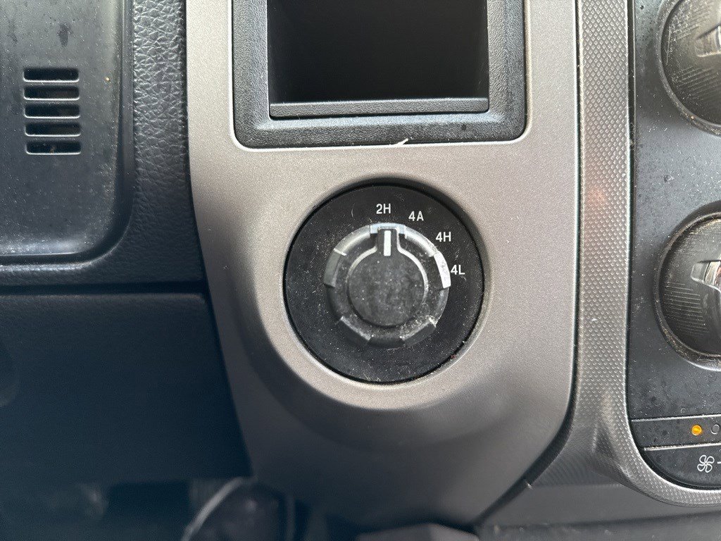 Used 2015 Ford Expedition XLT image 12