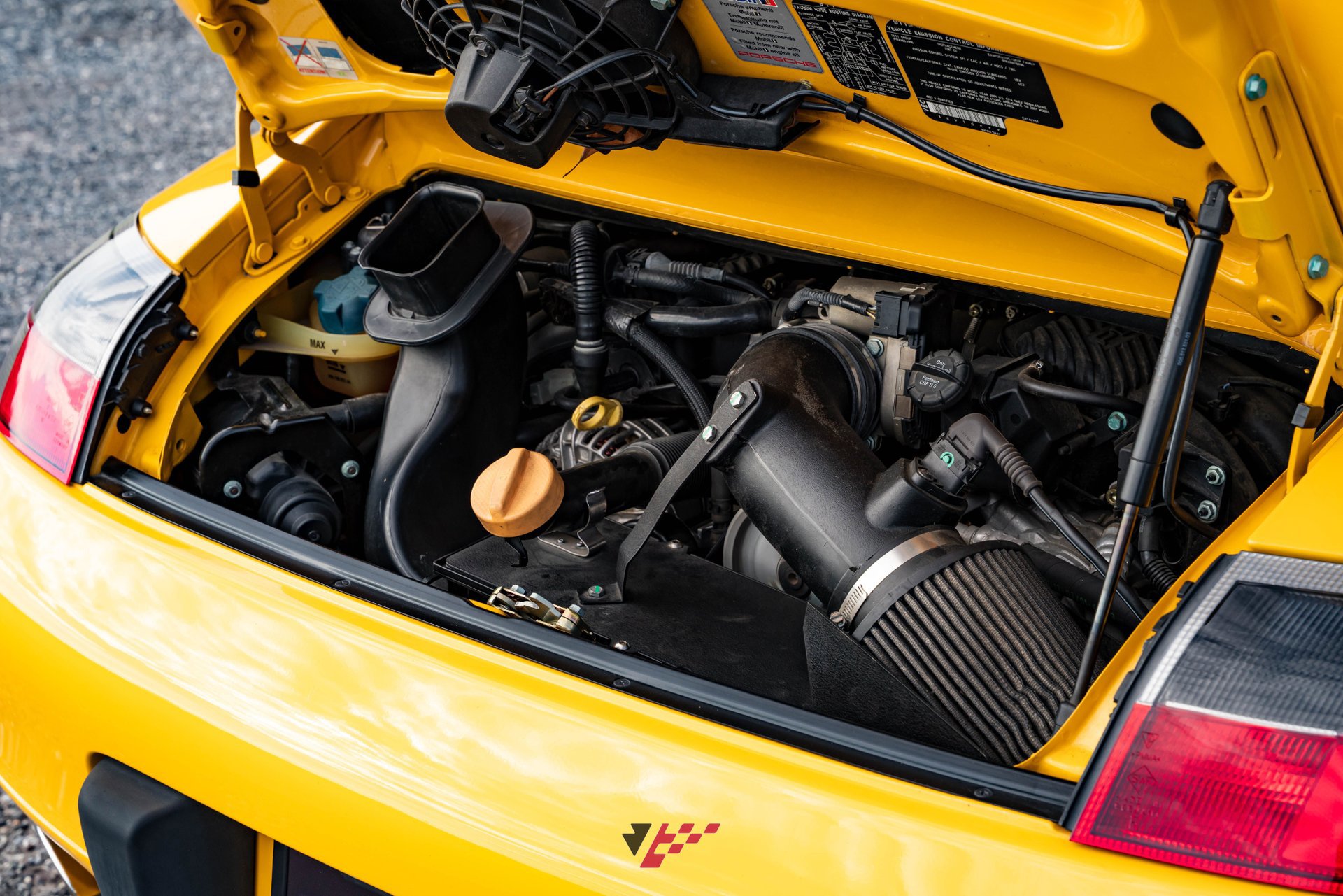 Used 2001 Porsche 911 Carrera 4 image 33