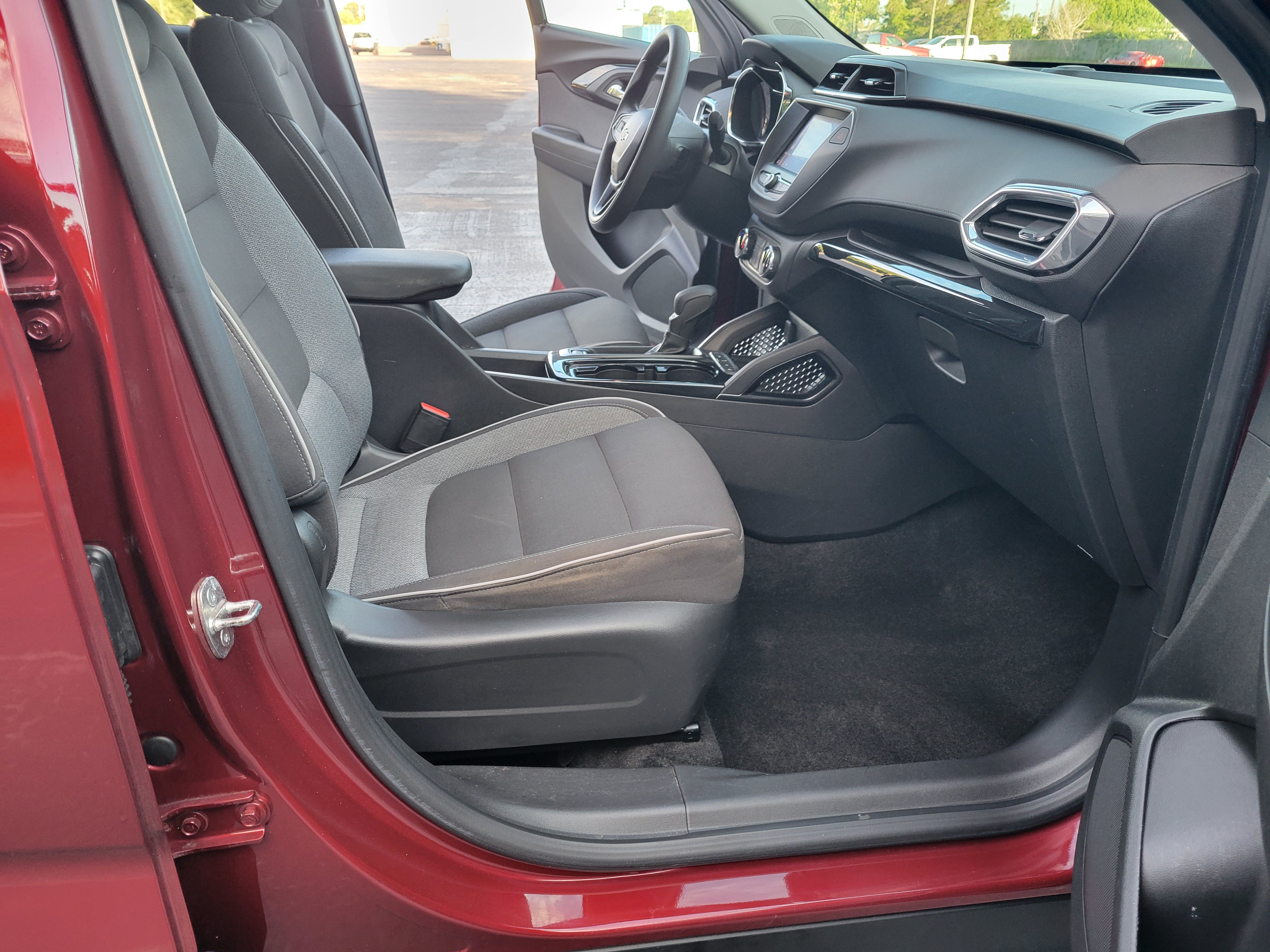 Certified 2022 Chevrolet TrailBlazer LT w/ Confidence II Package FWD image 29
