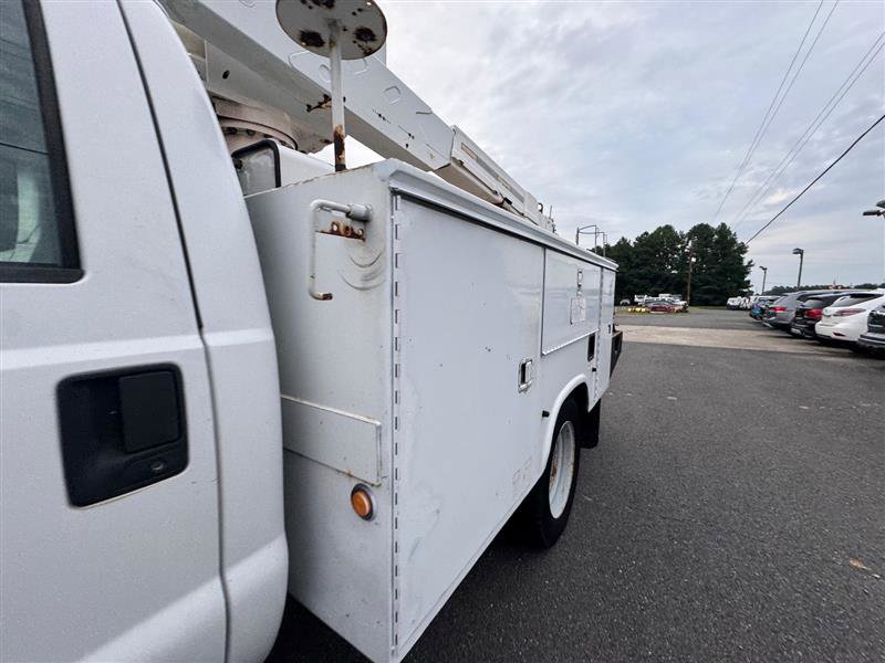 Used 2004 Ford F550 4x4 Regular Cab Super Duty image 12