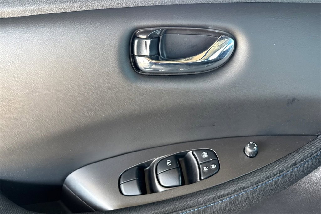 Used 2023 Nissan Leaf S image 11