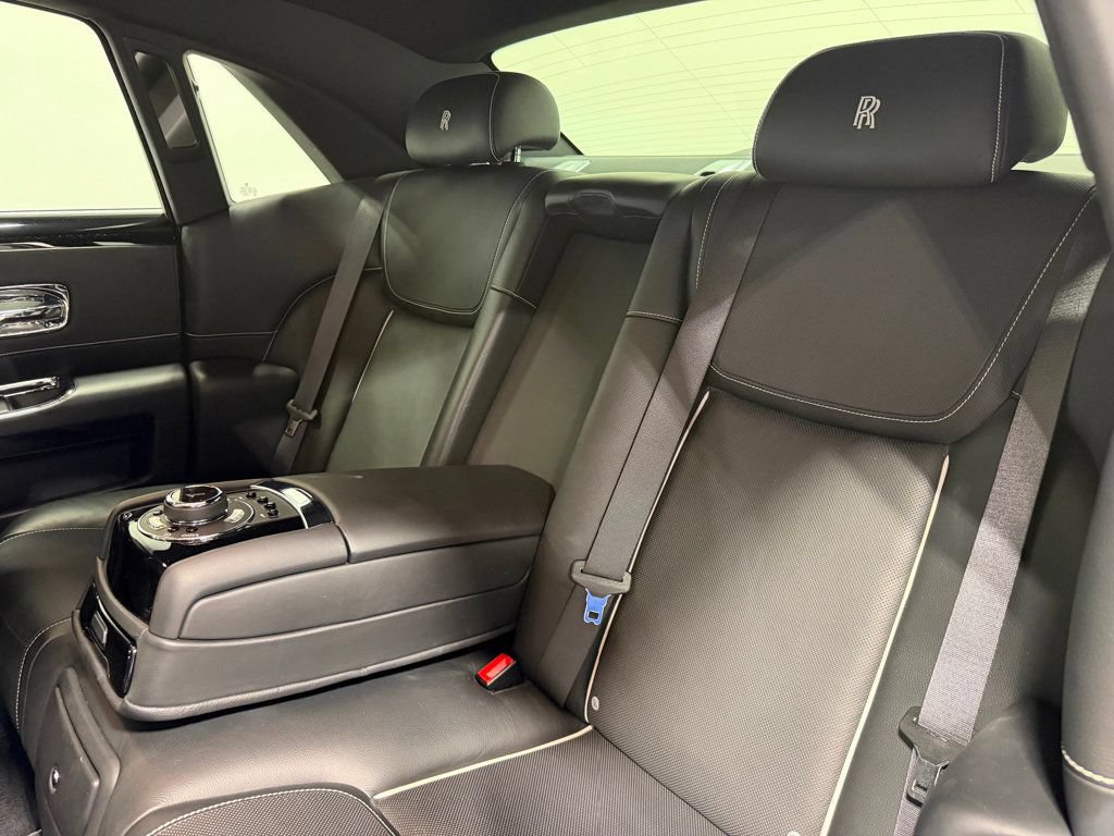Used 2017 Rolls-Royce Ghost RWD image 37