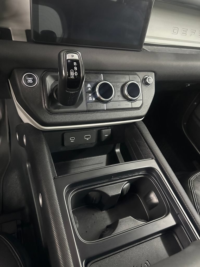 Used 2022 Land Rover Defender 90 X-Dynamic SE AWD/4WD image 18