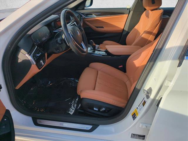 Used 2023 BMW 530e w/ Premium Package image 17