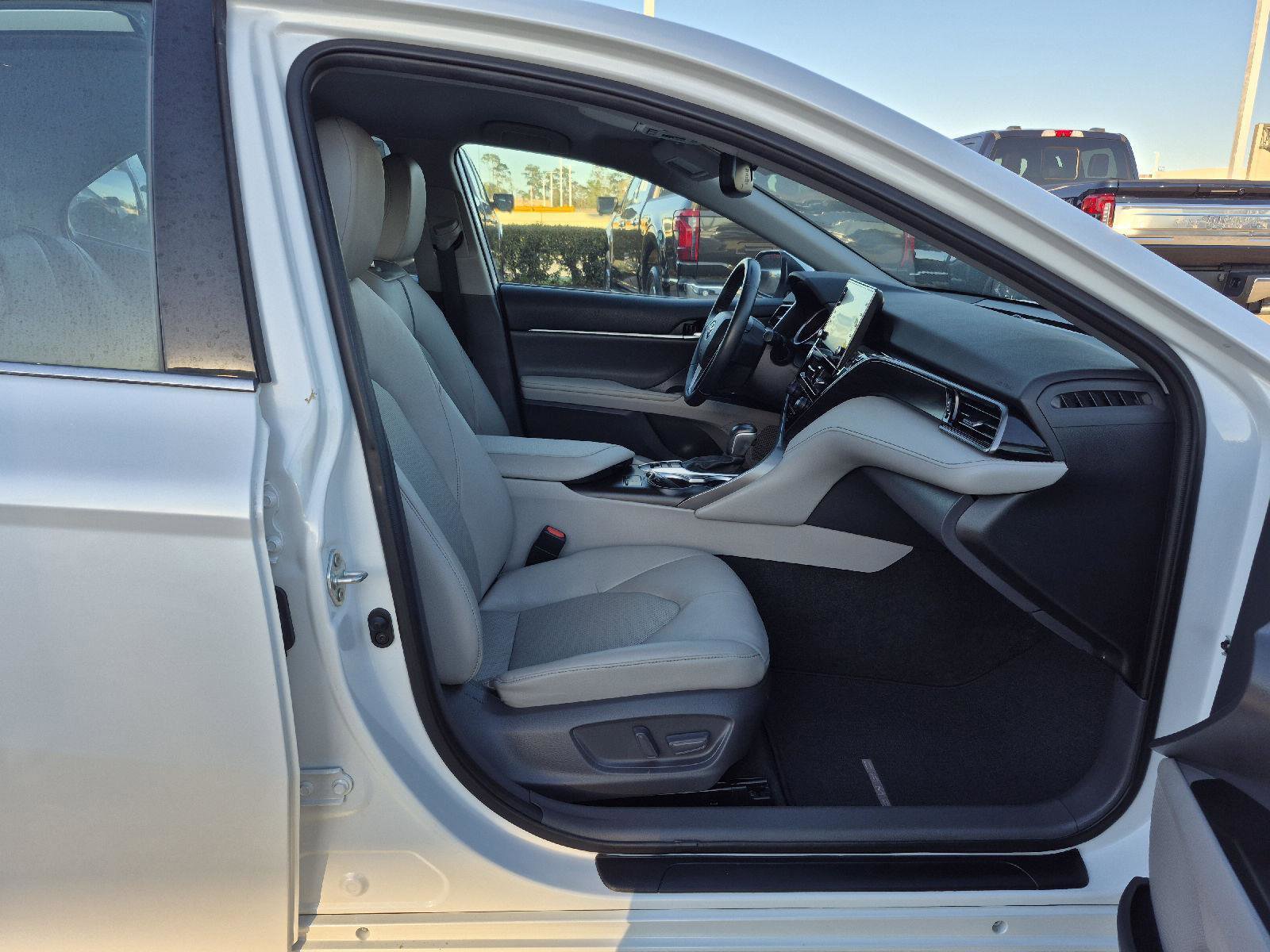 Used 2021 Toyota Camry XLE image 11