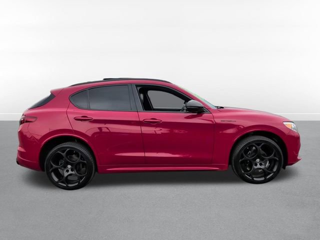 Used 2023 Alfa Romeo Stelvio Estrema video 3