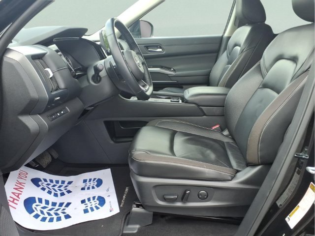 Used 2025 Nissan Pathfinder SL AWD/4WD image 17