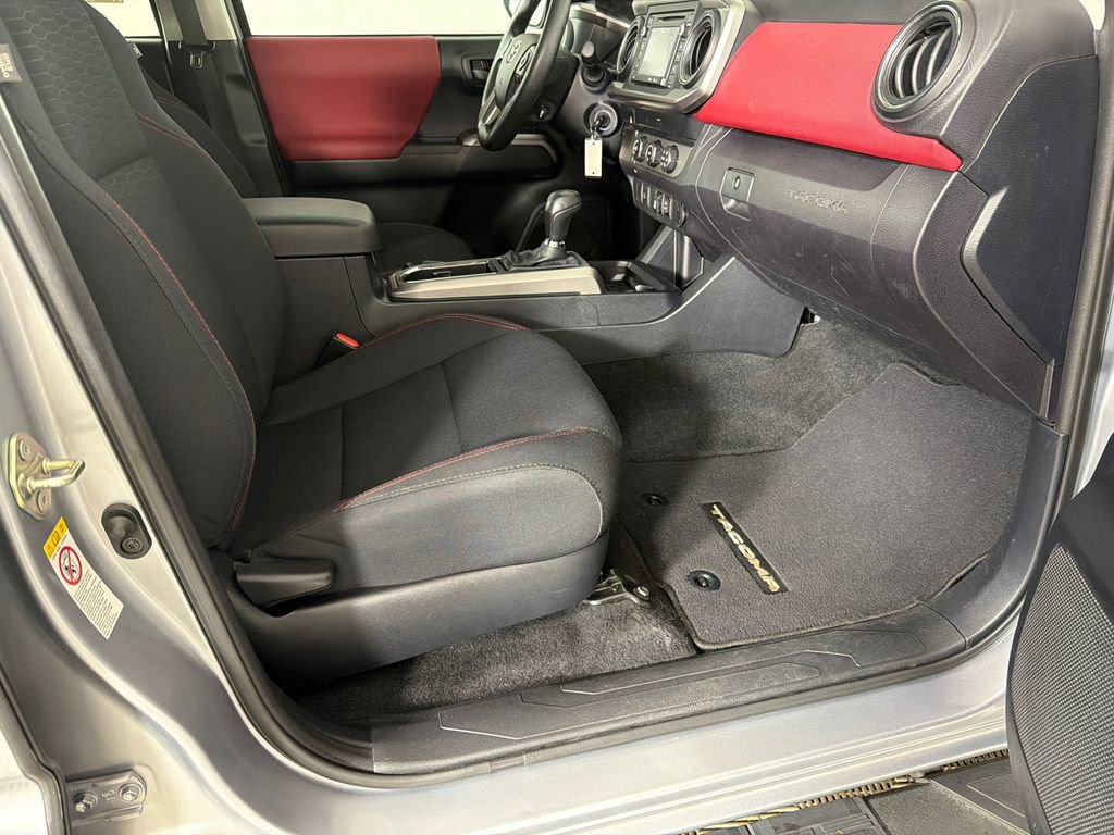 Used 2019 Toyota Tacoma SR5 RWD image 13