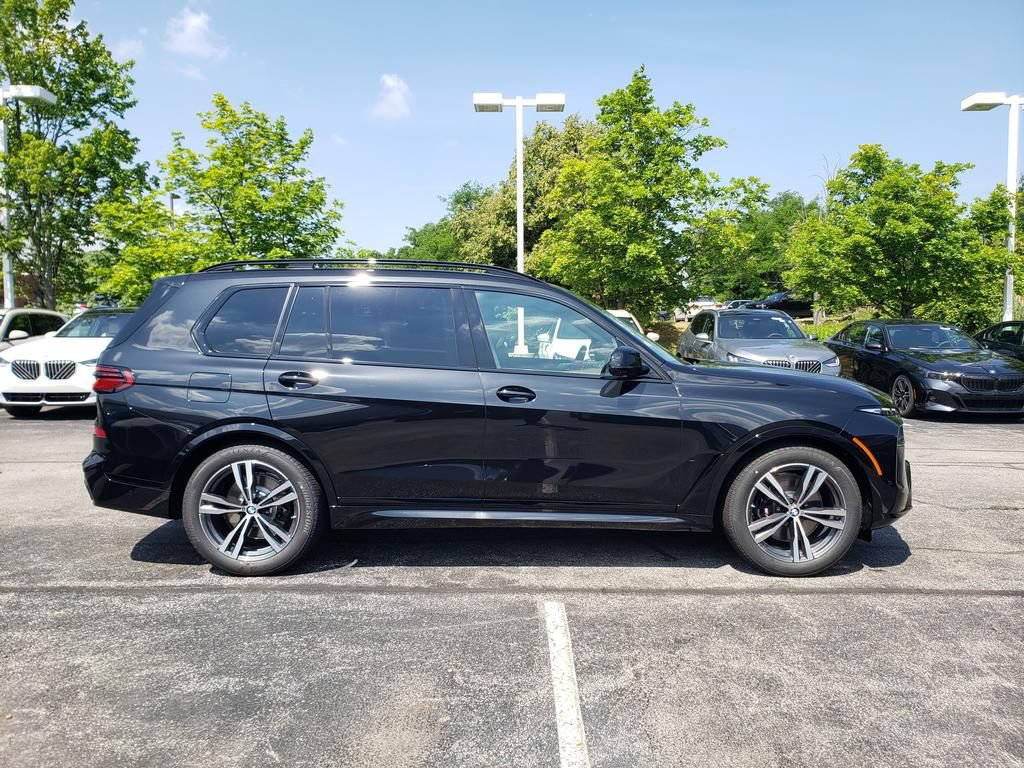 New 2027 BMW X7 xDrive40i w/ M Sport Package AWD/4WD image 3